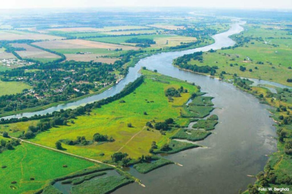 Aerial view of Kienitz on an old arm of the Oder